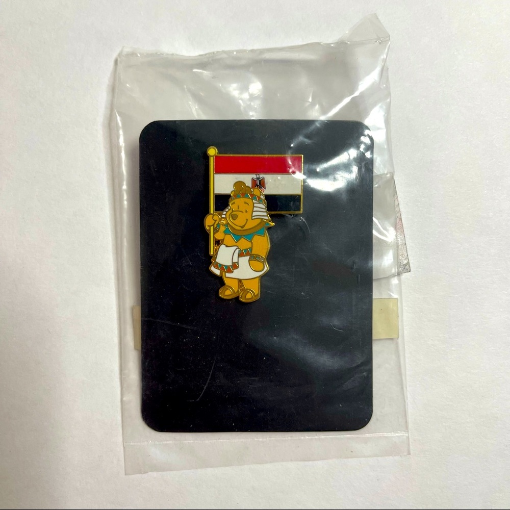 Pooh Around the World (Egypt) Disney Catalogue Pin 25814.